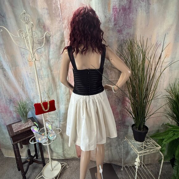 ๐BCBGMaxAzria Contrasting Black & White Mini Cocktail - Party Dress - Picture 2 of 16